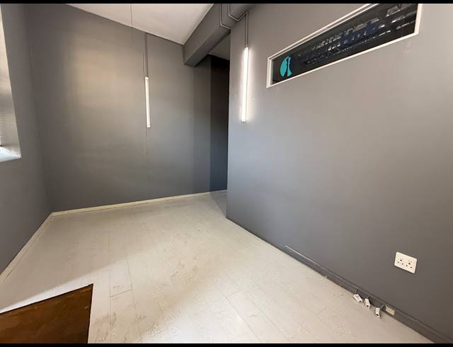 120M² OFFICE TO LET IN MILPARK